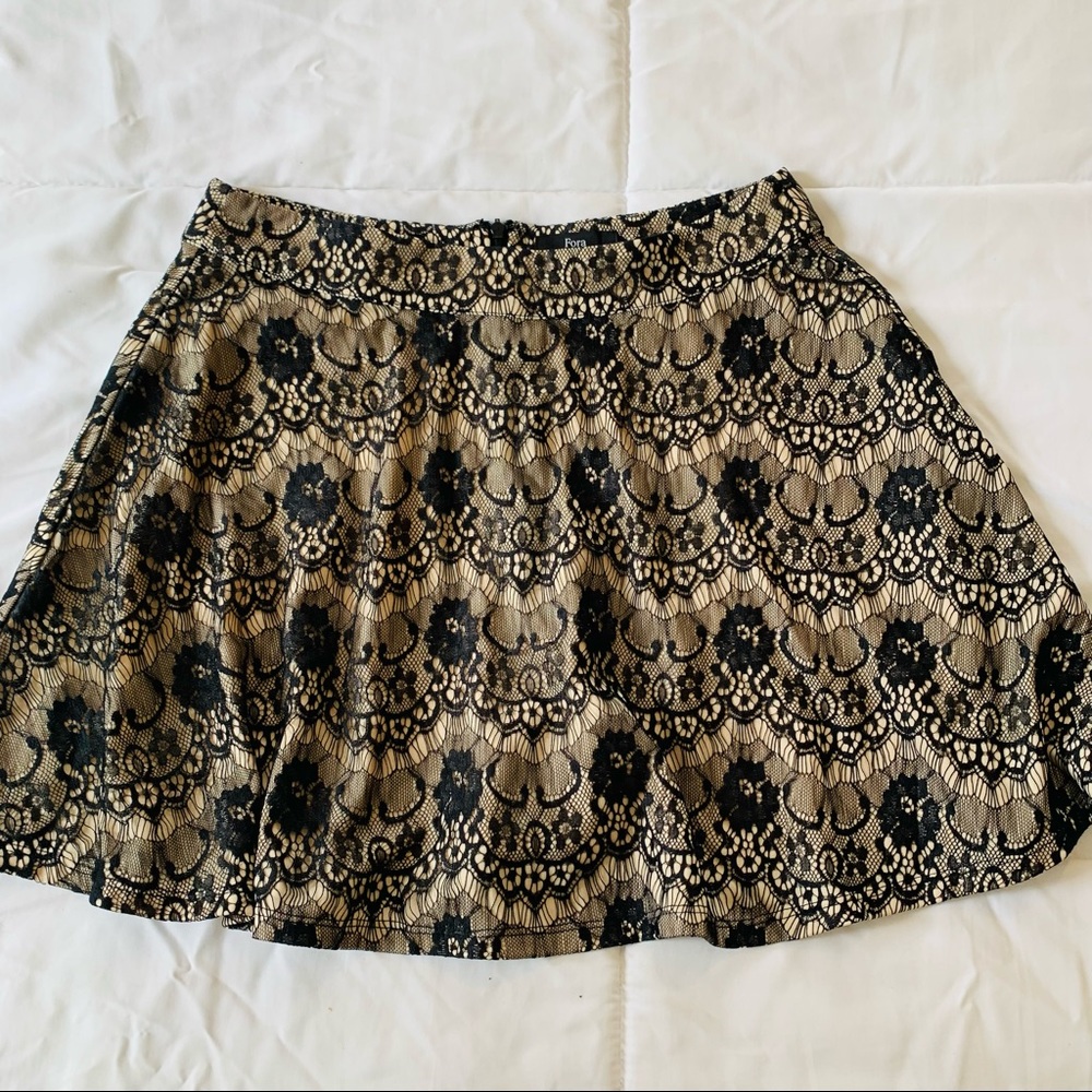 Fora Beige Skirt with Black Lace Size Small